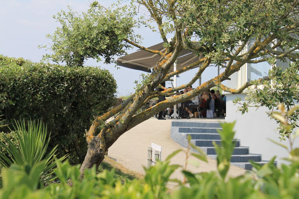 Logis Hotel & Restaurant Les Mouettes - Larmor Plage, Proche De Lorient Екстериор снимка